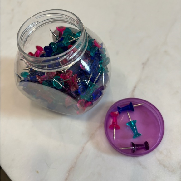 175 Multicolor push pins - Picture 4 of 5